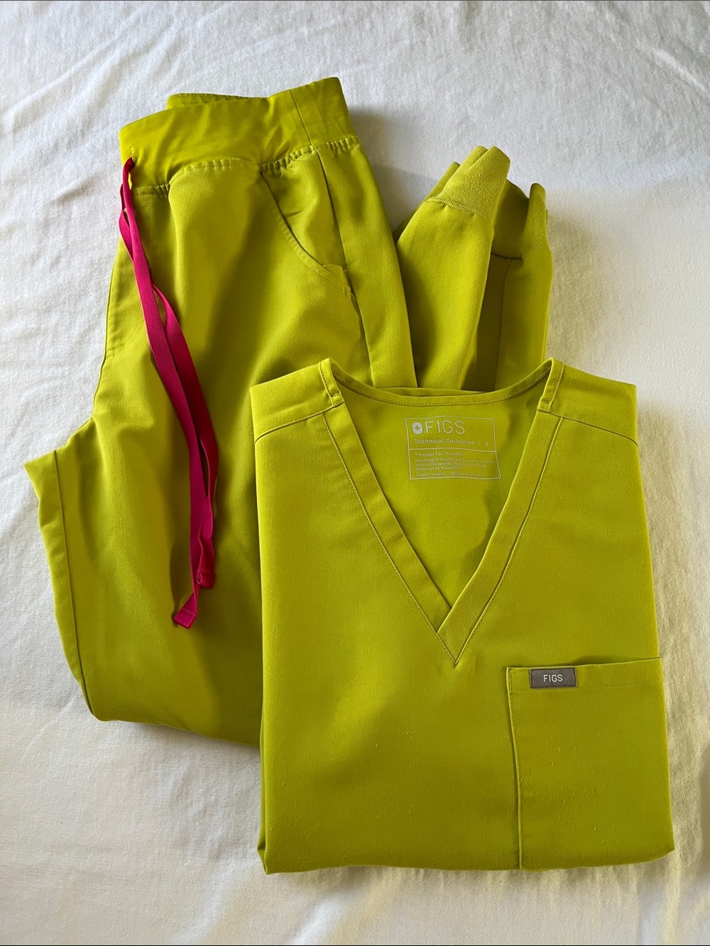 FIGS Scrub Set Limeade Small